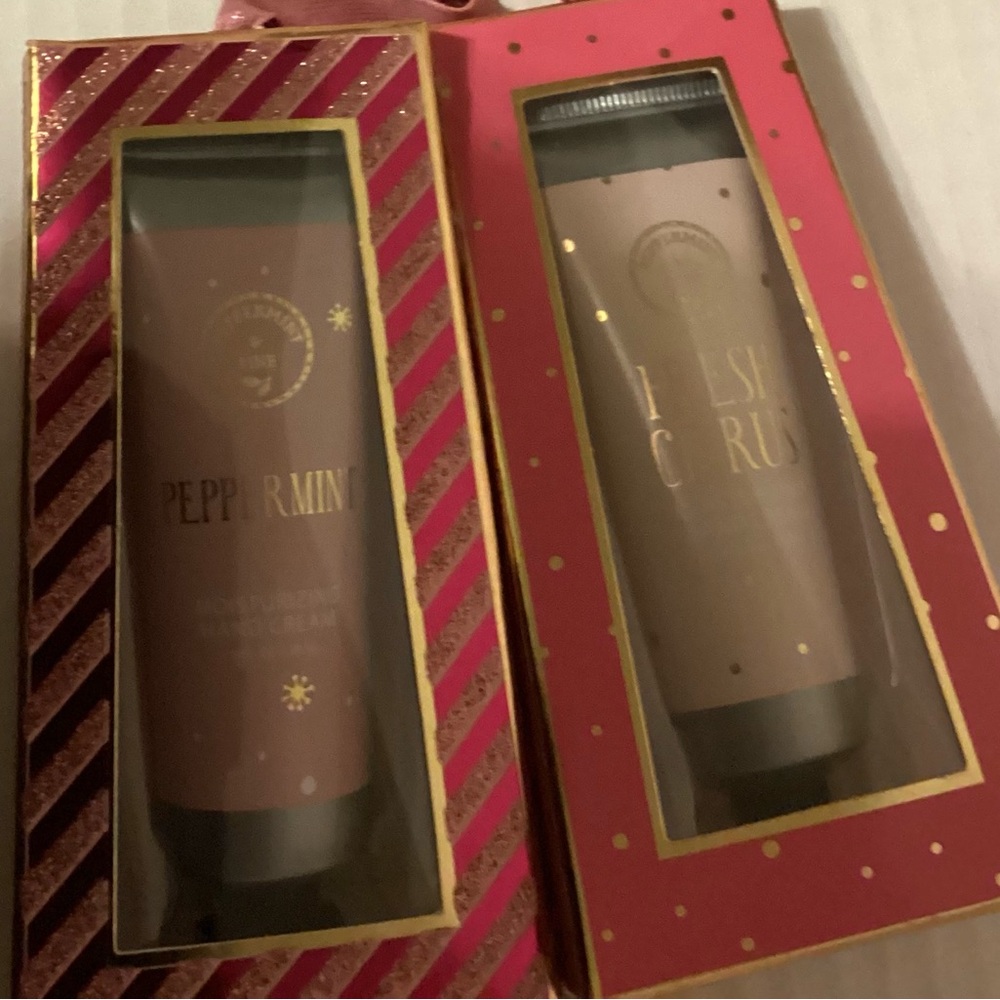 NWT wrap towel Estée Lauder makeup bag & 2 Peppermint & Pine Lotions Bundle - Picture 7 of 8